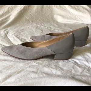 NEW- * Womens Naturalizer sz8.5 wide. Gray. Nice!